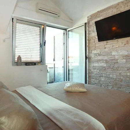 Vaal In With Balcony Apartment Rovinj