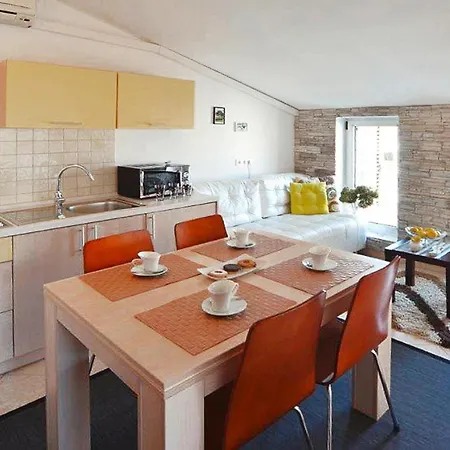 Vaal In With Balcony Apartment *